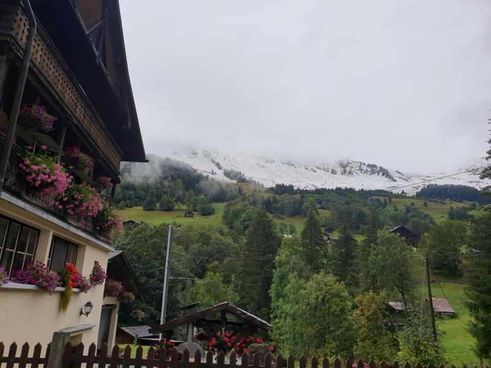 Auberge De L'Ours Vers L'Eglise Eksteriør bilde